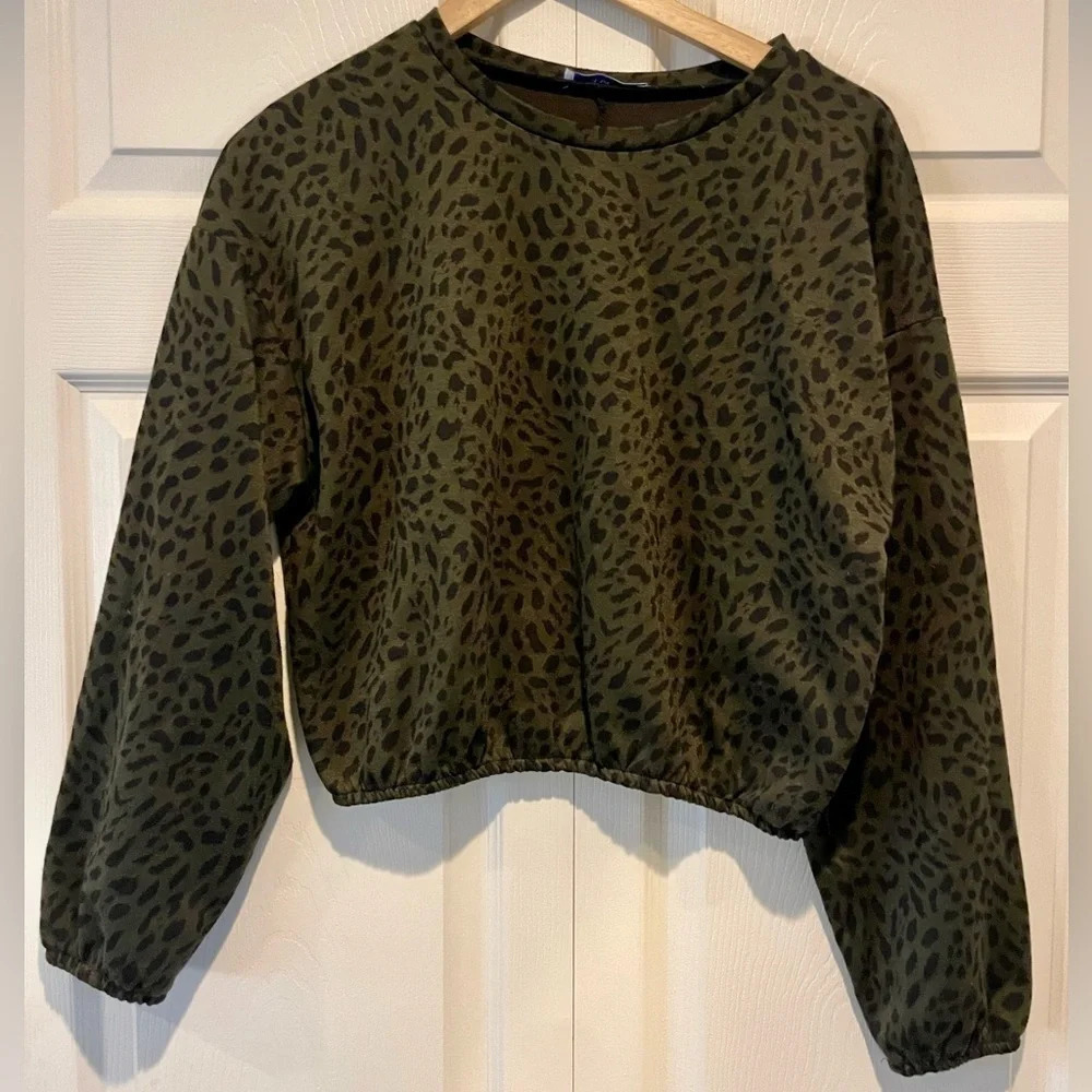 Zara Olive Green Leopard Print Cropped Sweatshirt